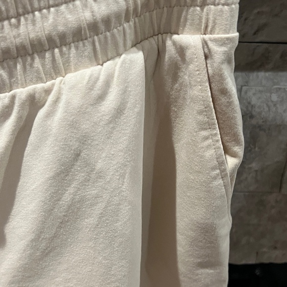 Banana Republic Cream  Drawstring Shorts size 8 - Picture 7 of 13
